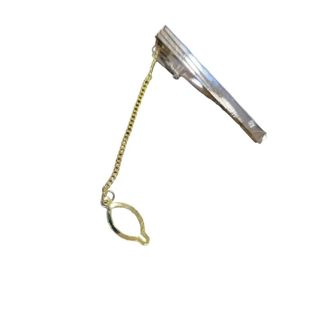 N/A gold tie clip